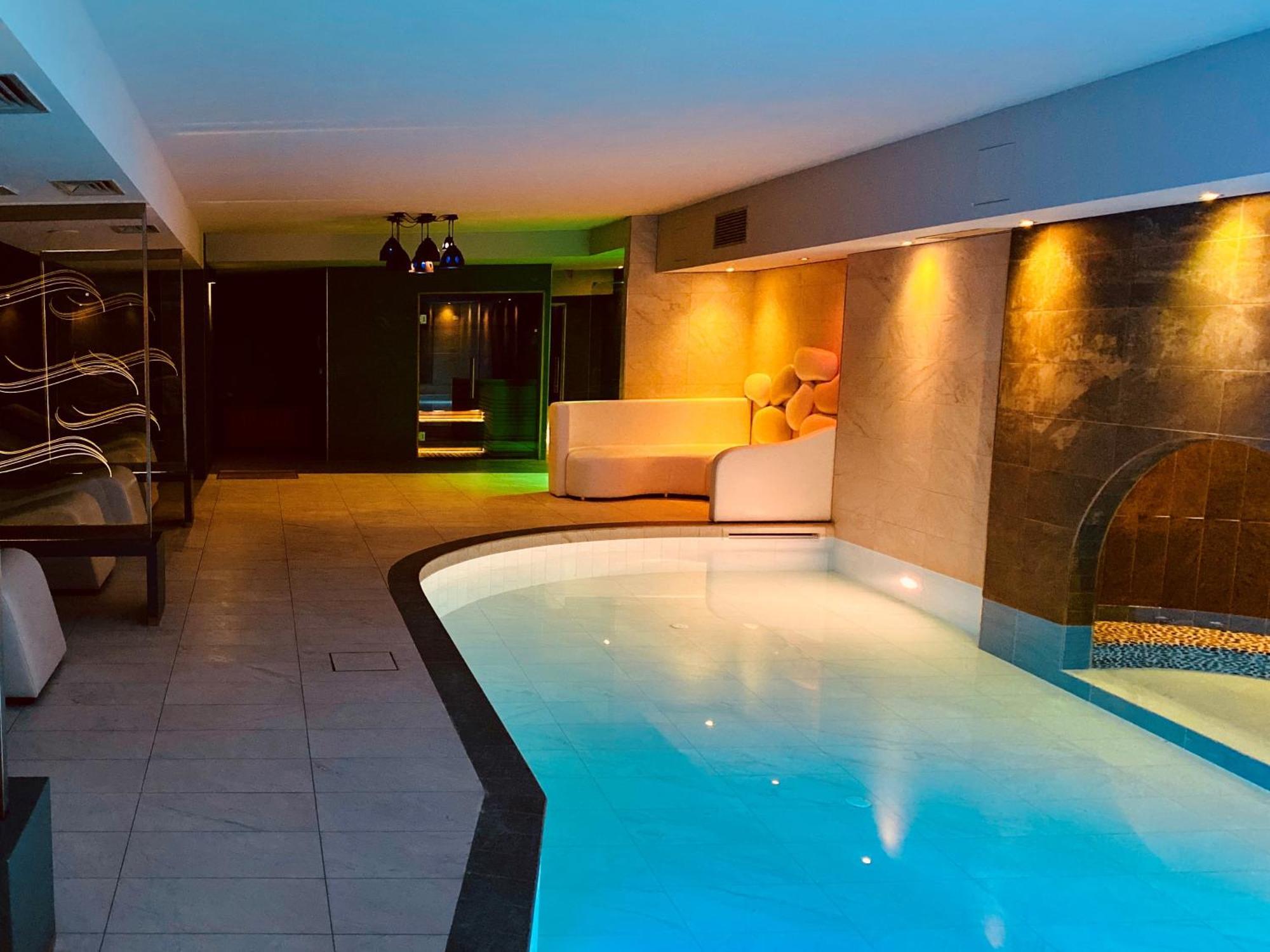 Aqa Palace Hotel 4*